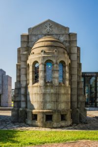 Cappella Monumentale. lato posteriore figura intera
